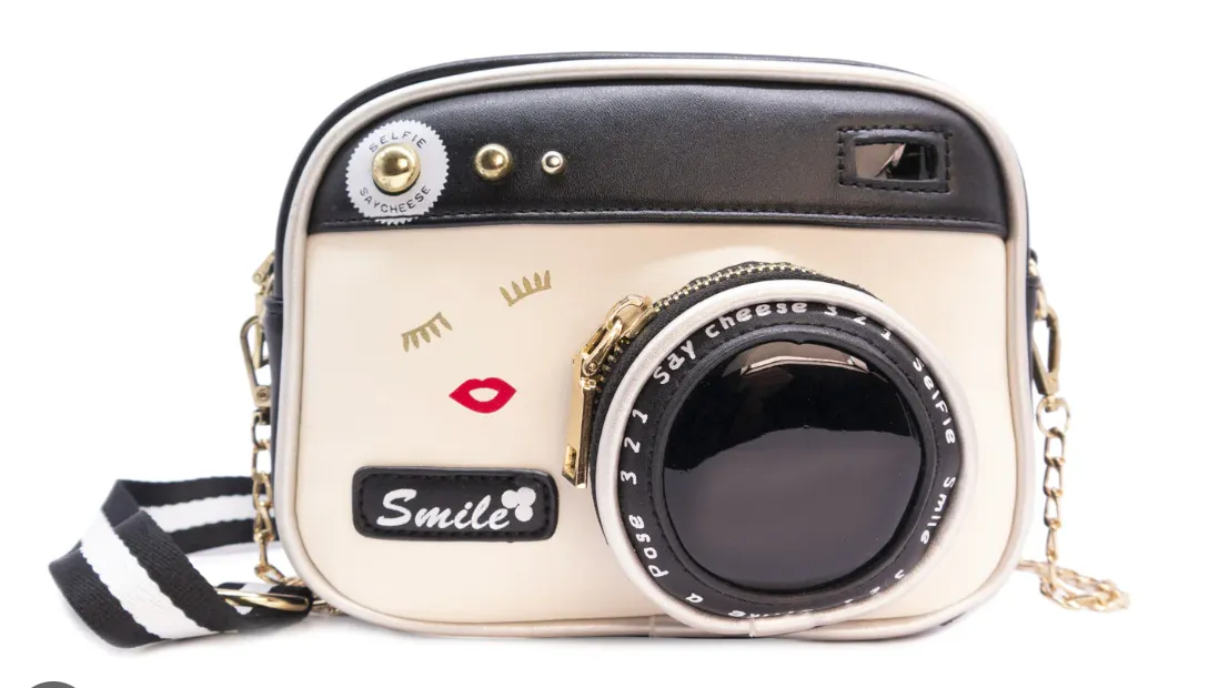Bewaltz: Flashy Camera Handbag