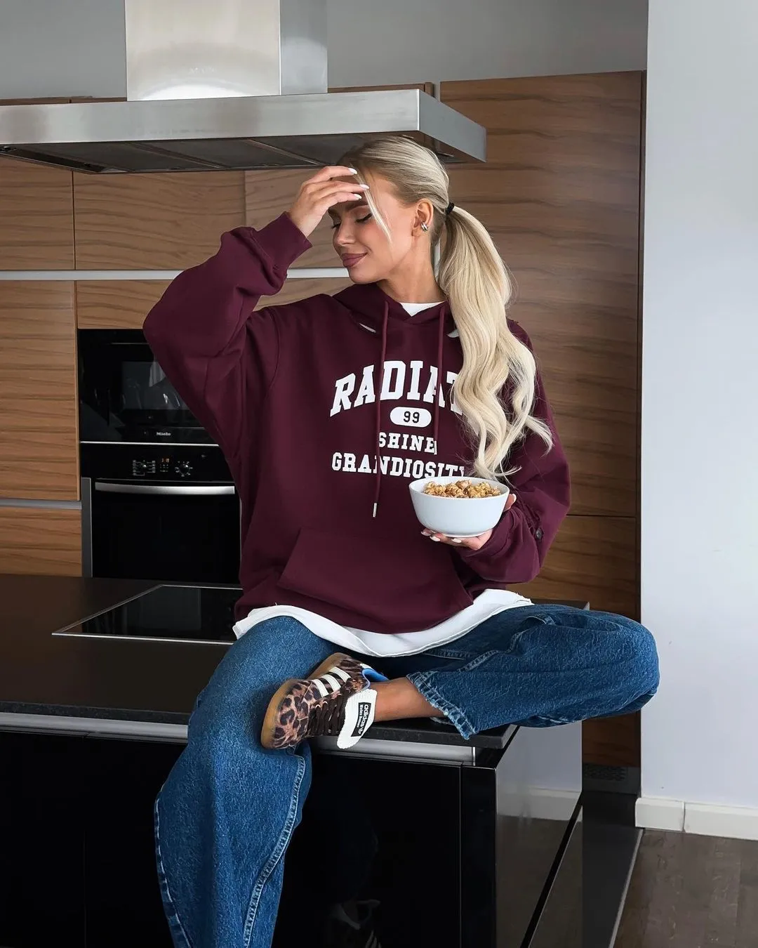 retro distressed hole design sweatshirt