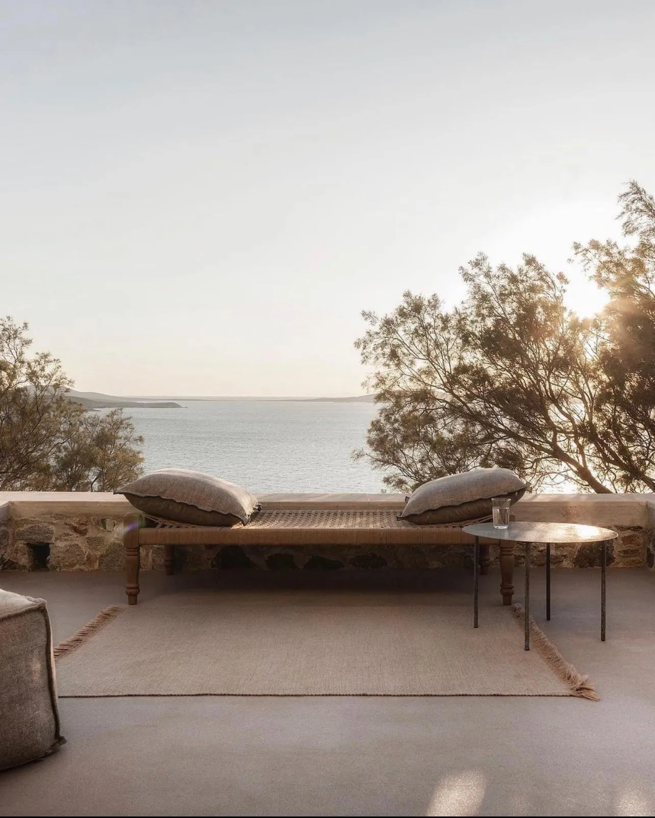 WOVEN SEAGRASS DAY BED